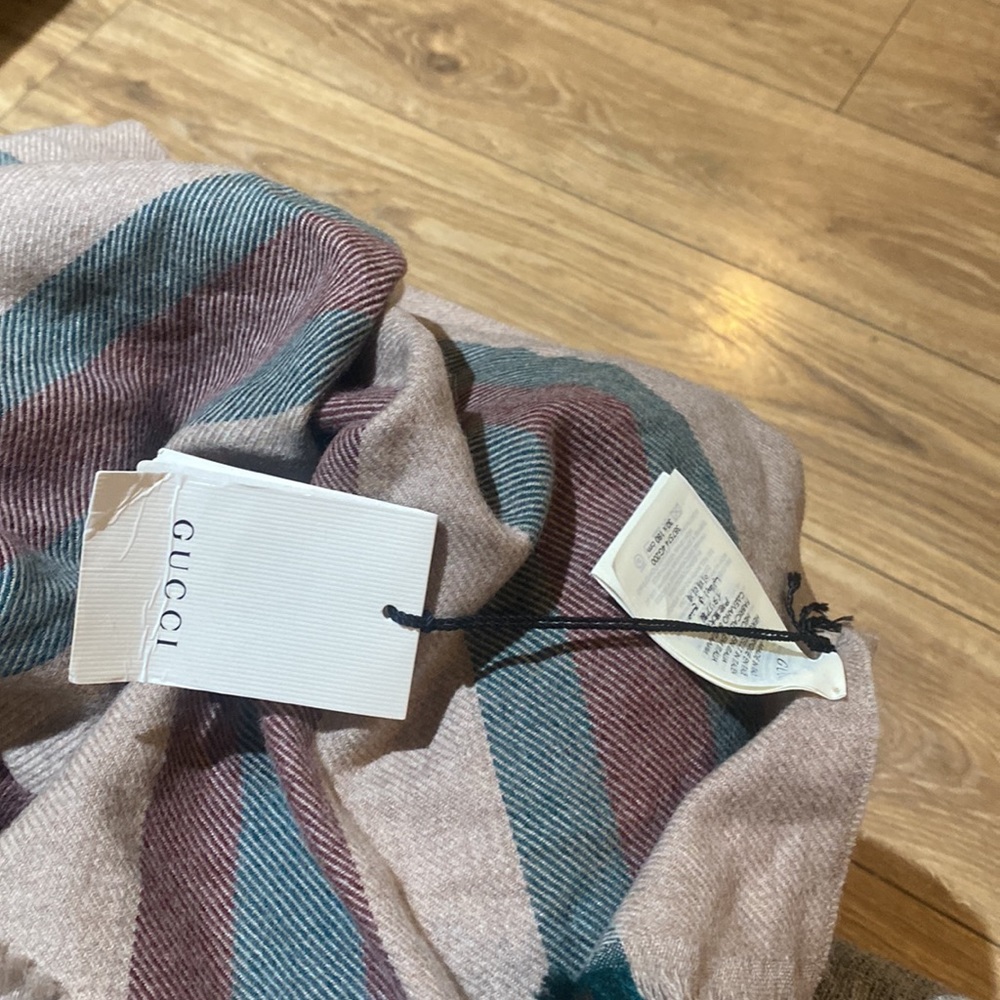 New With Tags Gucci 100% Wool Green Red Brown 387574 Shawl Stall Striped Scarf - Picture 4 of 4